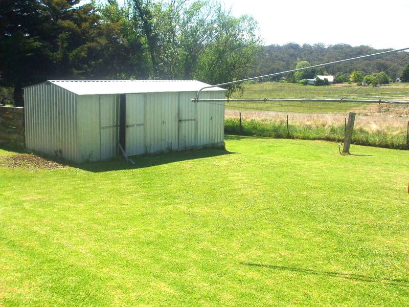 10 Minutes from Town Picture 3