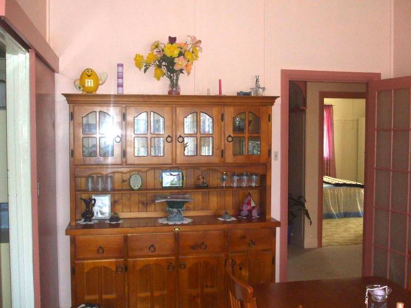 10 Minutes from Town Picture 2