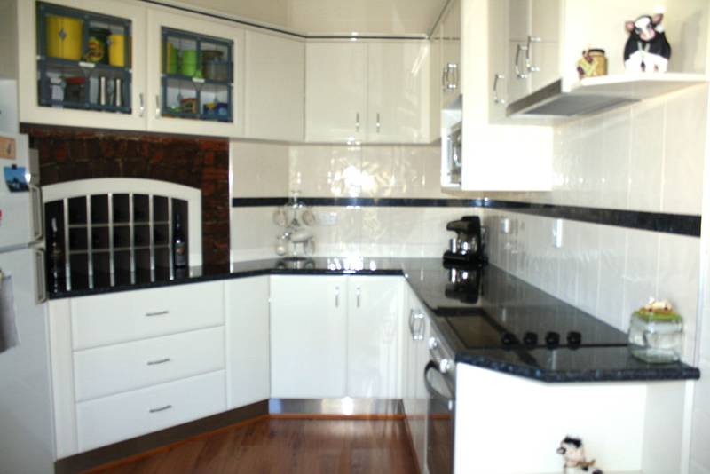 Modern Home In Central Location Picture 3