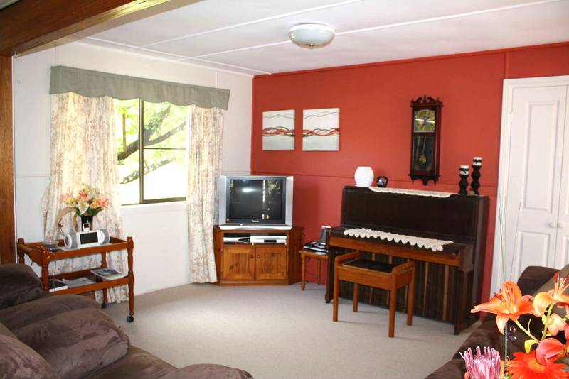 Open Plan Family Home Picture 2