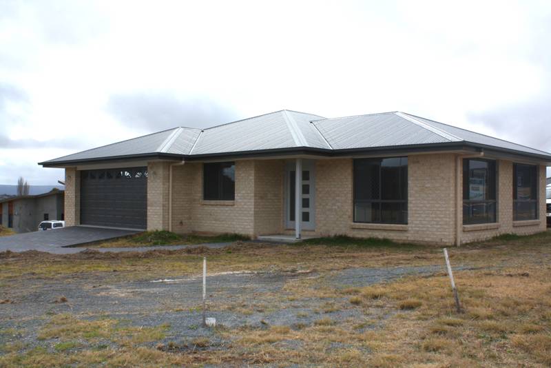 Master Built Family Home Picture 1