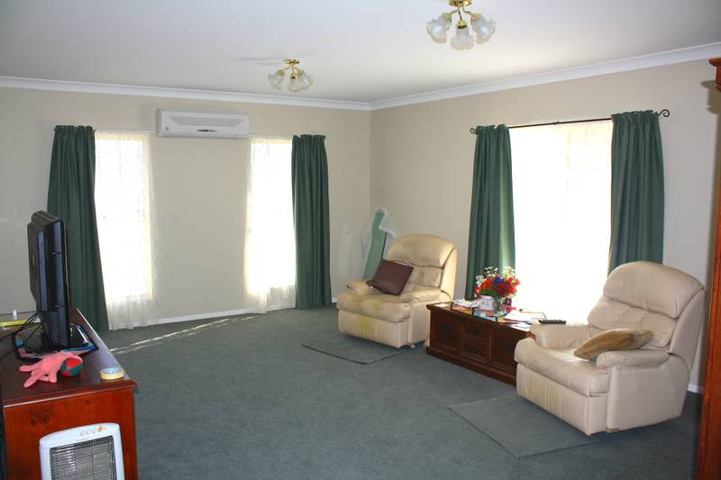 Prestigious~Luxurious~Picturesque Picture 3