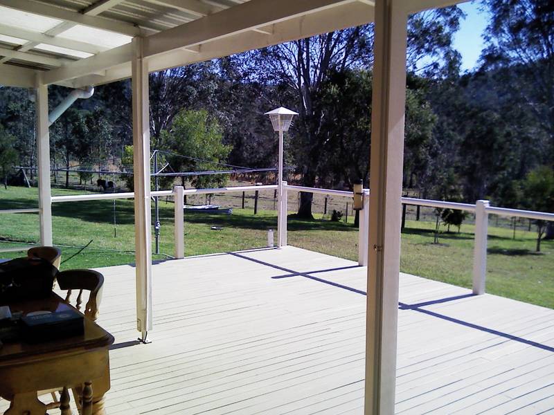 Spacious Family Home on 3 acres Picture 3