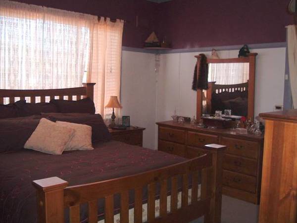 Centrally positioned Picture 3