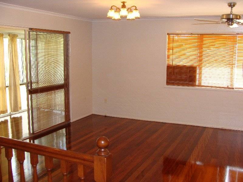 Houses in this area don't come on the market often! Picture 3