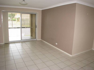 Three bedroom unit - Close to everything! OFI Sat 10 - 10:15am Picture