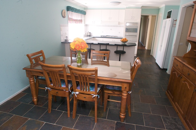 Neat Family Home, Walking Distance to Hogans Corner, Schools, Parklands & Public Transport At You Doorstep! Picture 3