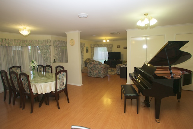 Picture Perfect Family Sized Proposition In Central Cambridge! Picture 3