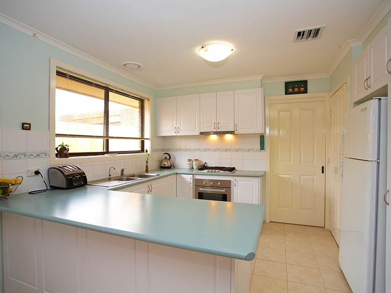 Prime Location And A Stones Throw Away From All Amenities Picture 2