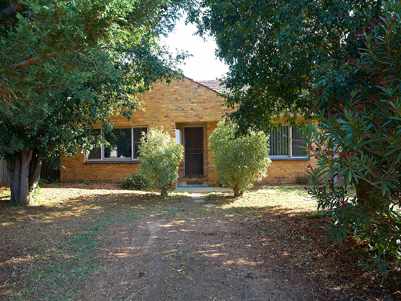 Werribee CBD, Cafe's, Shopping, Train Station, Schools & Freeway Access All A Few Steps Away From This Property! Picture 1