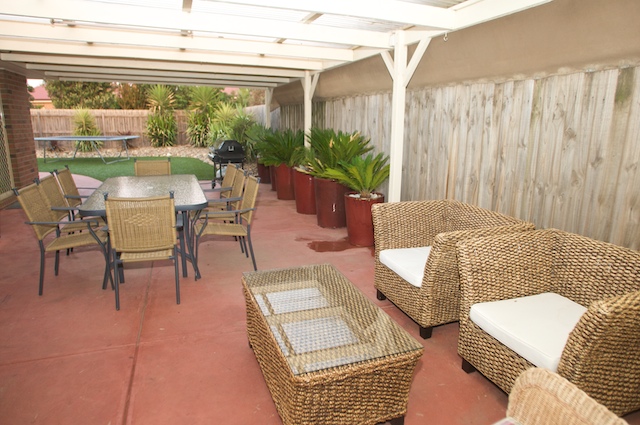 A Family Haven In A Splendid Pocket Of Real Estate Picture 2