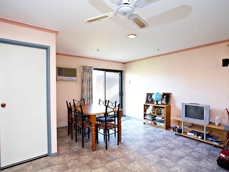 Family Home And Tradesman's Delight Picture 3