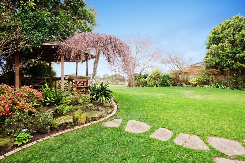 Exclusive Riverside Grand Entertainer Picture 3