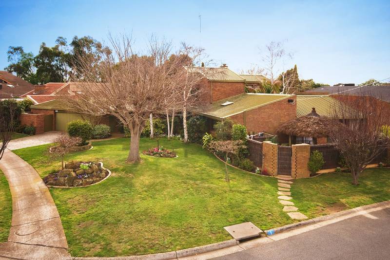 Exclusive Riverside Grand Entertainer Picture 1