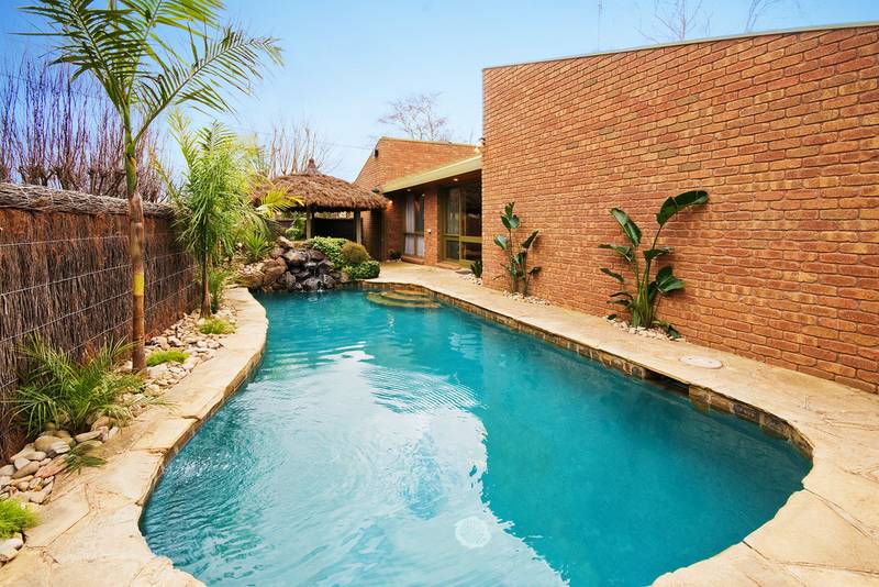 Exclusive Riverside Grand Entertainer Picture 2