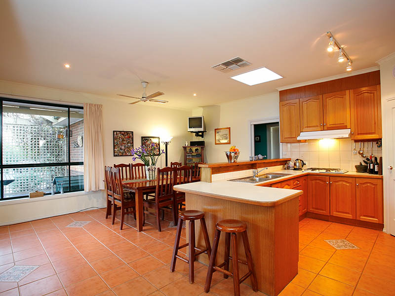 Opulent Charm, Radiant Warmth & Convenient Court Location Picture 3