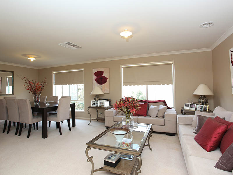 Contemporary Living - Fit For A King Size Family Picture 3