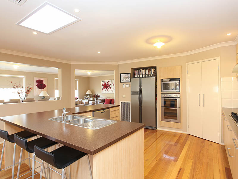 Contemporary Living - Fit For A King Size Family Picture 2