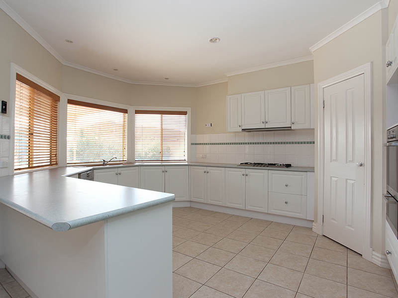 Ashleigh Gardens Home with Added Luxuries Picture 2