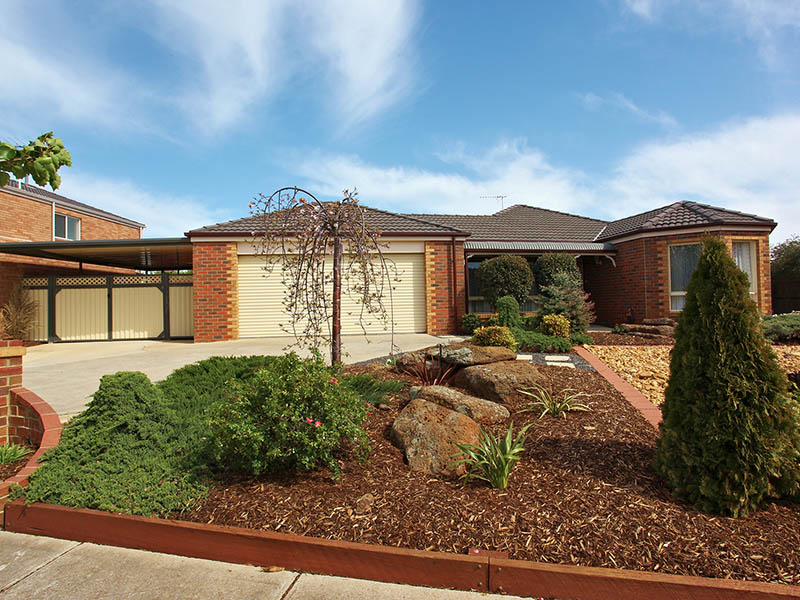 Family Entertainer in the Lovely Cambridge Estate Picture 1