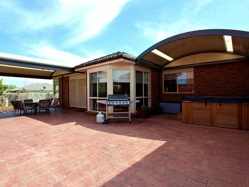 Family Entertainer in the Lovely Cambridge Estate Picture 3