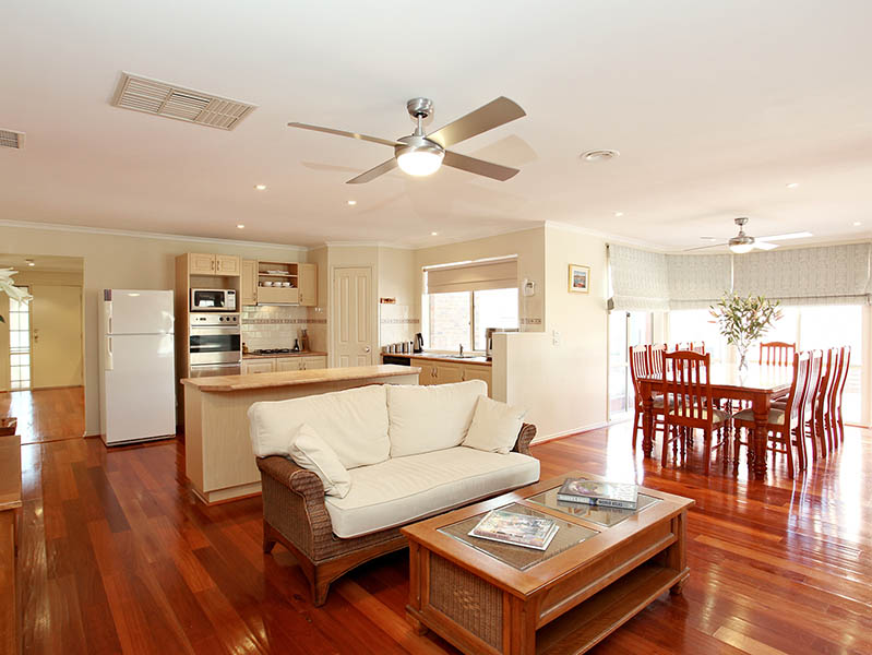 Family Entertainer in the Lovely Cambridge Estate Picture 2