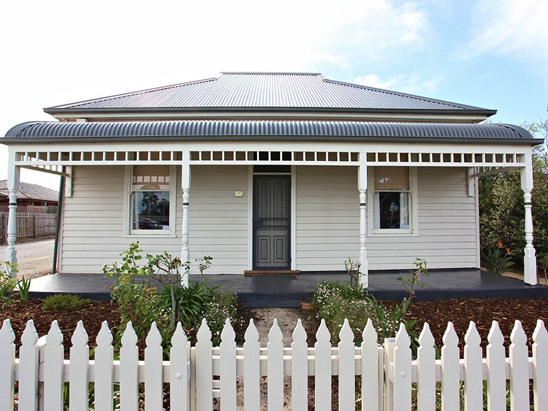 Step Back In Time To Homely Warmth & Character, Centrally Positioned Picture 1