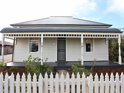 Step Back In Time To Homely Warmth & Character, Centrally Positioned Picture