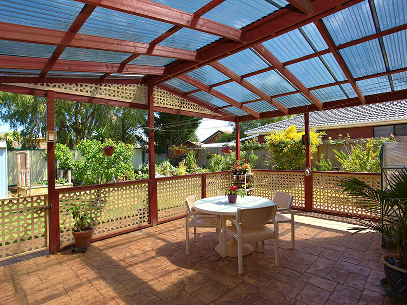 Breathtaking Rose Gardens & Lovely Establishment Nearby To All Amenities Picture 2