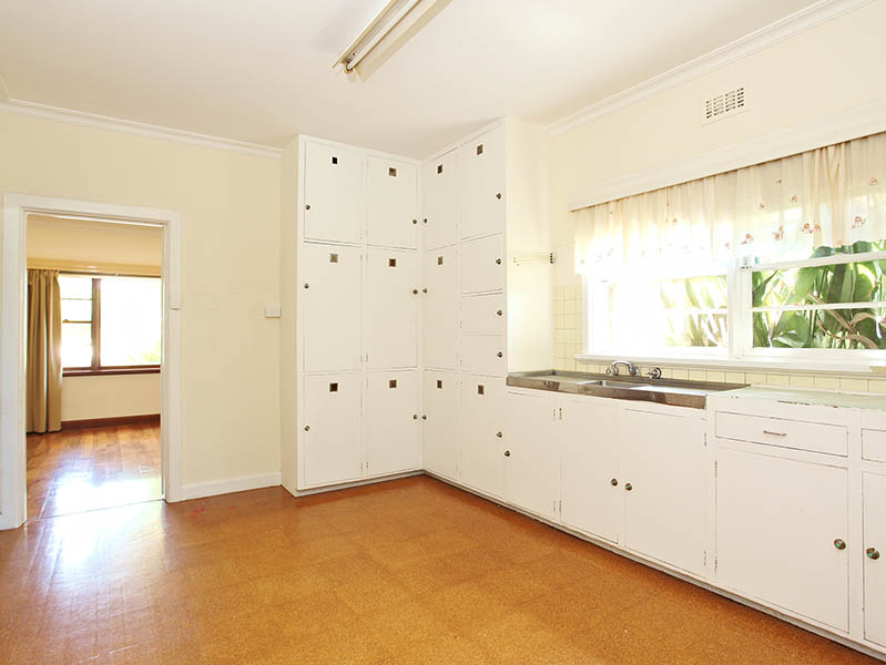 Old
World Charm Picture 2