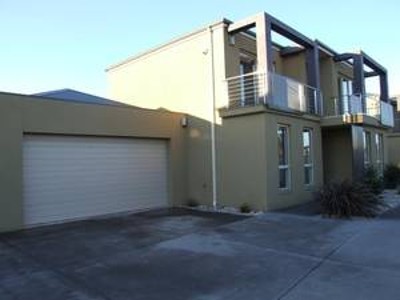 ARCHITECTURALLY DESIGNED TOWNHOUSE!! Picture