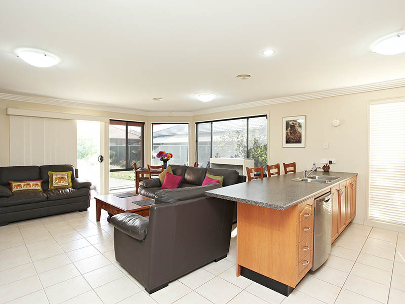 Walking Distance To Werribee CBD Picture 3