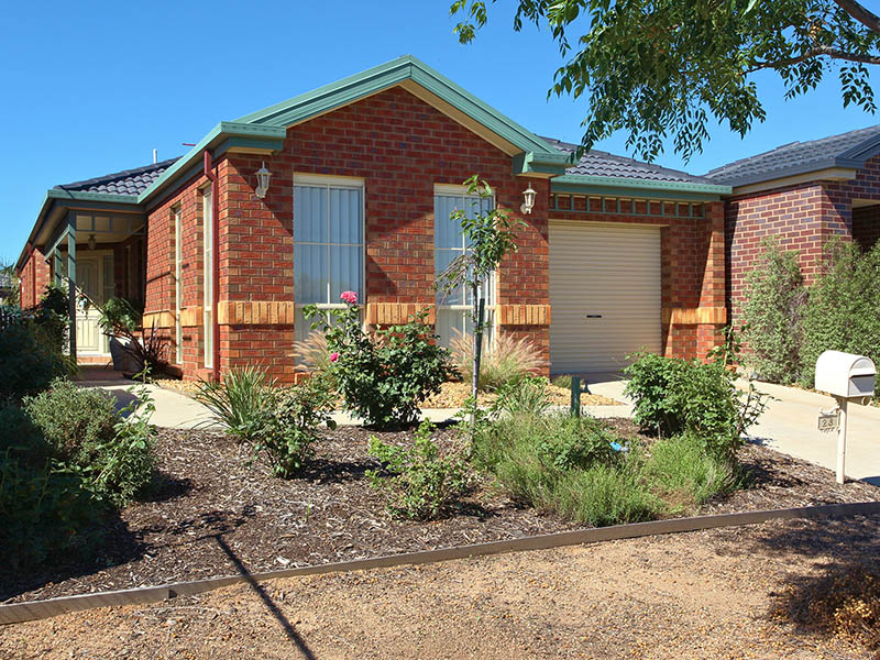 Cute Modern & A Low Maintenance Lifestyle Picture 1