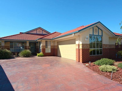 Positioned Perfectly, Presented Beautifully - A Blend Of Contemporary & Period Decor. Picture