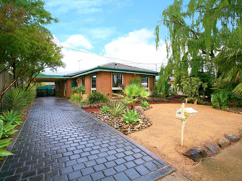 Fantastic Established Property Perfect First Home Or Investment Opportunity Picture 1