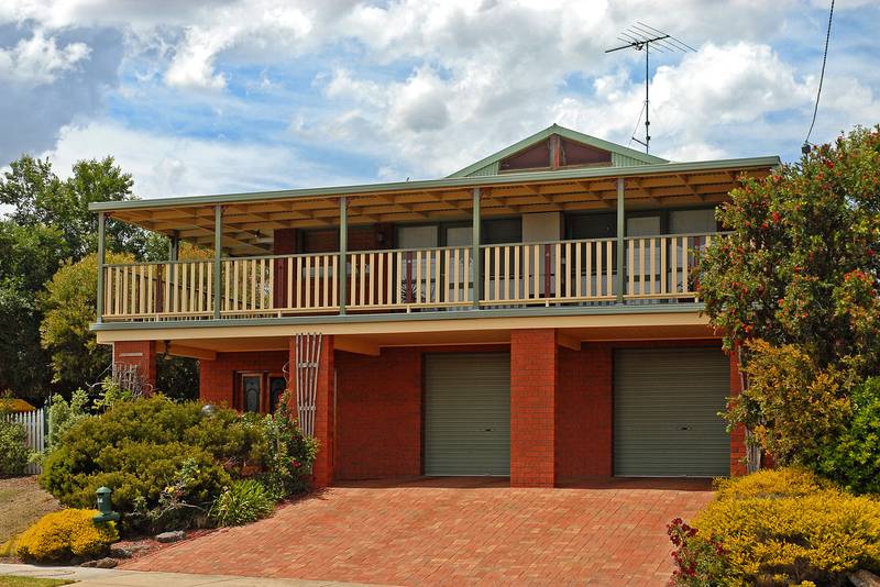 Massive Home with Teenage Retreat. Picture 1