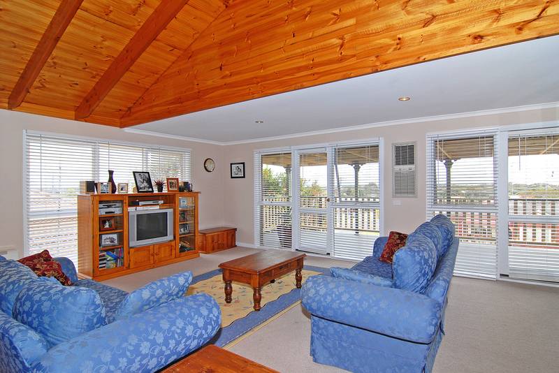 Massive Home with Teenage Retreat. Picture 2