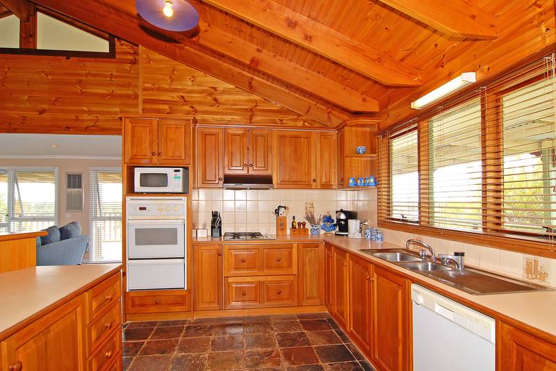 Massive Home with Teenage Retreat. Picture 3