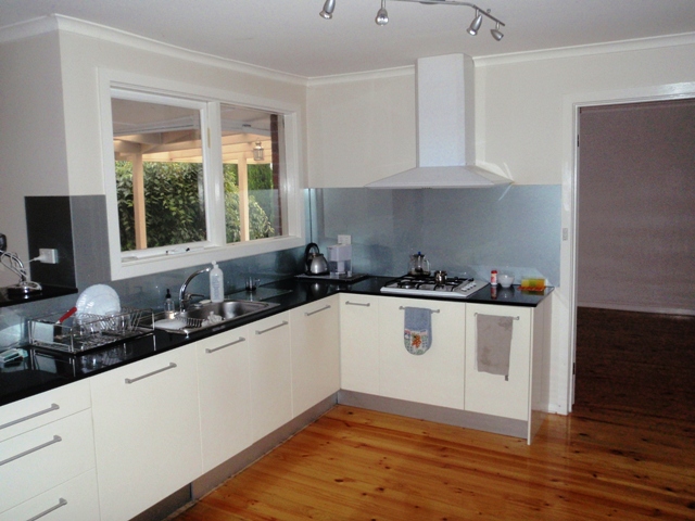 Brilliant Updated Family Home Inc. Garden maintainance Picture 1
