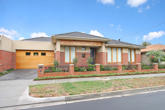 Blue Chip Single Level Luxury Picture 1