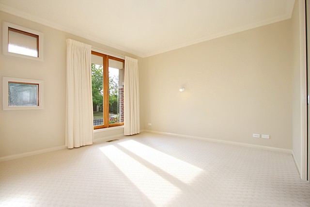 Blue Chip Single Level Luxury Picture 2