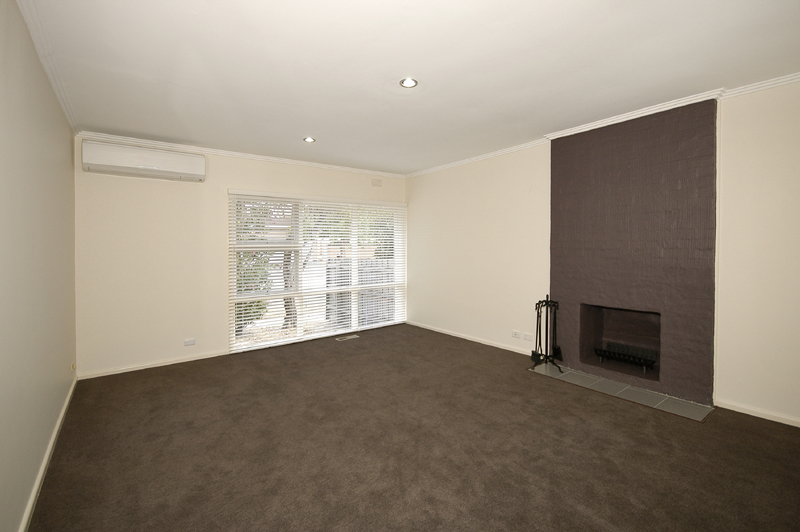 Coveted Location - Easy Walk to Mount Waverley Village Picture 2