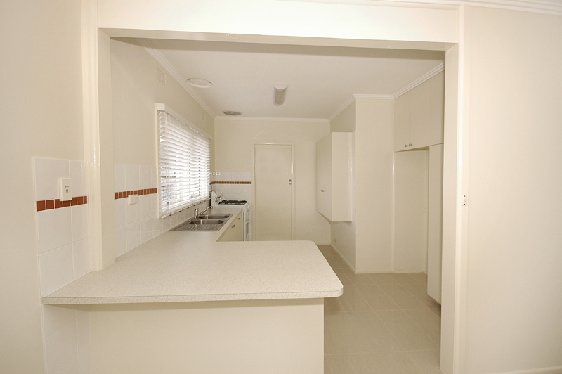 Coveted Location - Easy Walk to Mount Waverley Village Picture 3