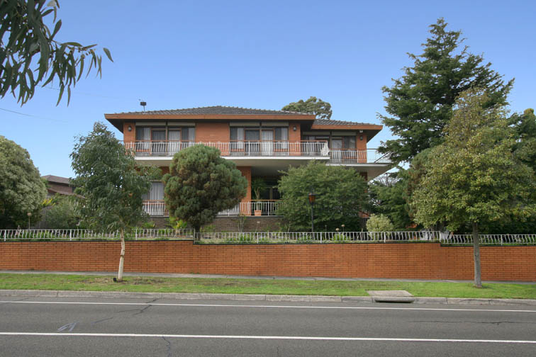 Family Living on a Grand Scale Picture 1