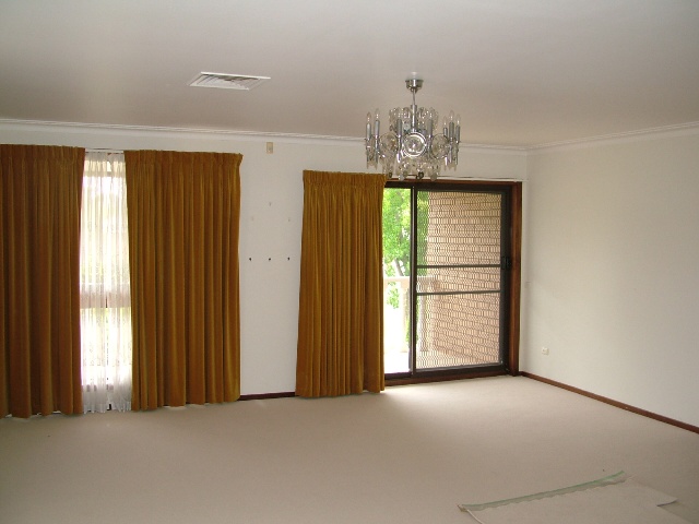 FANTASTIC, SPACIOUS FAMILY LIVING, POTENTIAL "IN-LAW" ACCOMMODATION! Picture 3
