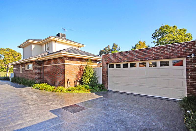 TRIPLE TREAT Picture 2