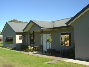 AN IDEAL HOME FOR TWO FAMILIES Picture 3