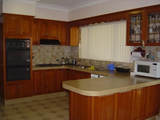 LARGE HOME GREAT LOCATION Picture 2