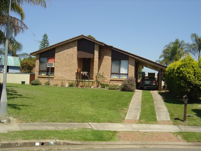 LOCATED IN A QUIET CUL-DE-SAC Picture 1