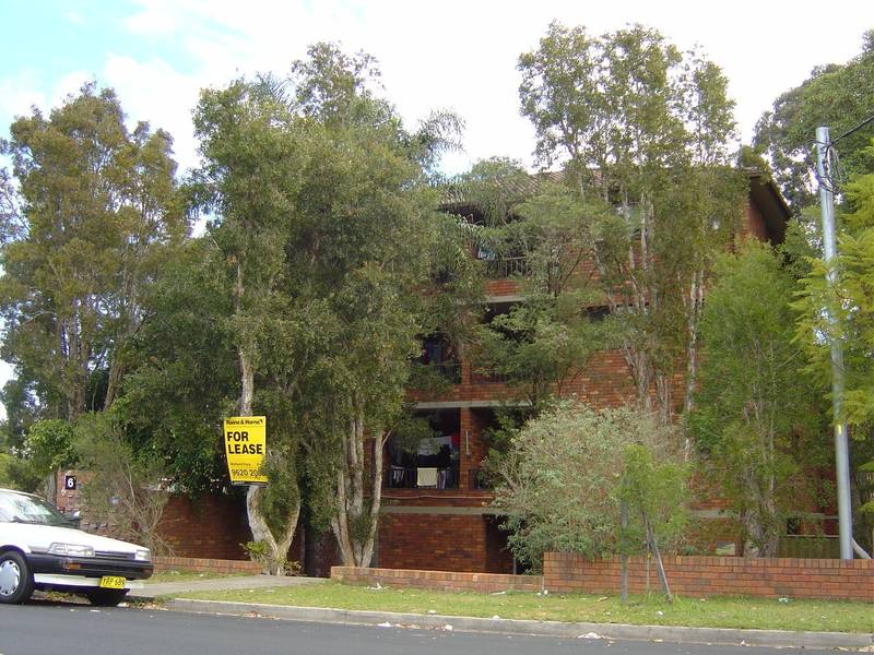 BUS AT DOOR Picture 1